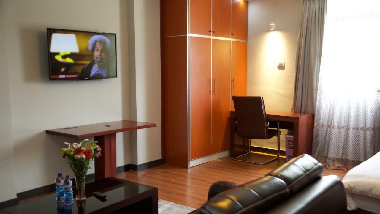 Yinm Furnished Apartment 아디스아바바 외부 사진